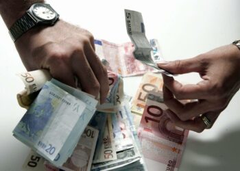 Markus Jäntin mukaan elvytyksen vastustajat vetoavat Suomen elvyttäneen ja epäonnistuneen tässä, vaikka finanssipolitiikka on pikemmin ollut kiristävää.