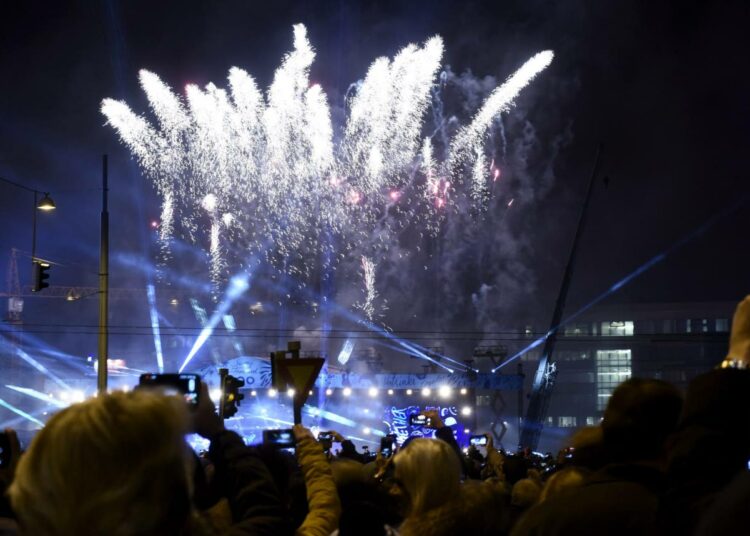 Suomi 100 -avajaisia juhlittiin Helsingissä suurella ilotulituksella. Tänä vuonna kaupungin hallinto kokee suuren muutoksen kuntavaalien jälkeen.