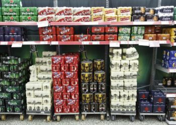 Vähittäiskaupoille tulee uudistuksen myötä oikeudet myydä 5,5 prosentin vahvuisia alkoholijuomia.