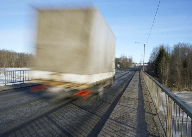 Tanska ja Ruotsi huristavat palkkaratkaisuissa raisusti Suomen ohi.