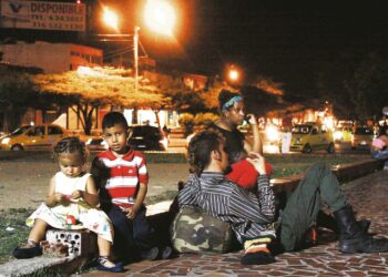 Cucutassa, Venezuelan ja Kolumbian rajalla, Venezuelan pakolaiset nukkuvat kadulla.