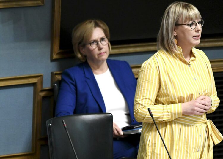 Sosiaali- ja terveysministeri Aino-Kaisa Pekonen sekä työministeri Tuula Haatainen ovat mahdollisesti altistuneet koronavirukselle.