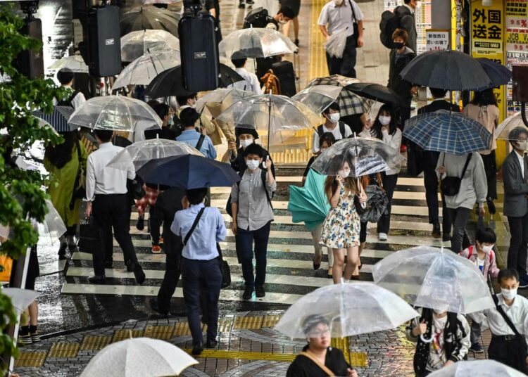 Ennusteen mukaan väkiluku laskee alle puoleen muun muassa Japanissa.