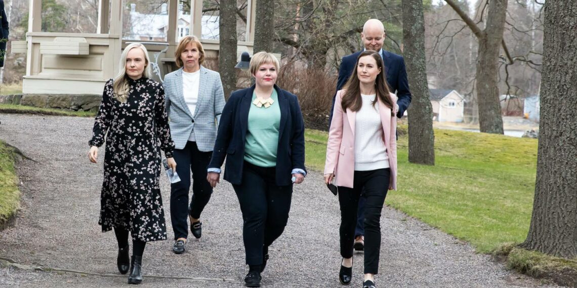 Hallitusviisikko eli hallituspuolueiden johtajat kertoivat viime viikon torstaina kehysriihessä syntyneestä sovusta pääministerin virka-asunnolla Kesärannassa.