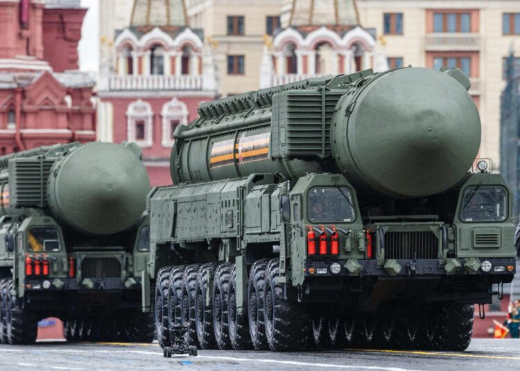 Voimankäyttö on keskeinen osa Venäjän keinovalikoimaa ja se on valmis käyttämään laajamittaista sotilaallista voimaa myös siviilikohteita vastaan, sanotaan selonteossa.