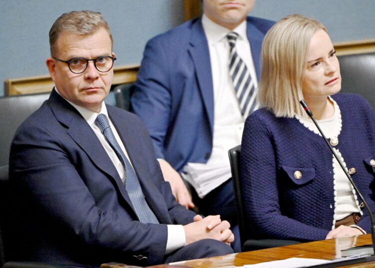 Pääministeri Petteri Orpo (kok) ja valtiovarainministeri Riikka Purra (ps) eduskunnan suullisella kyselytunnilla Helsingissä 12. kesäkuuta 2025.