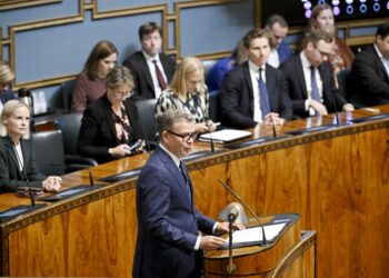 Pääministerin ilmoitusta seurasi eduskunnan lähes yksimielinen tuki Ukrainan taistelulle.