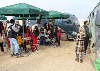 Kulttuuribussi vie kirjoja, työpajoja ja toivoa Syyrian pakolaisleireille ja syrjäseuduille, joilla kirjastopalveluja ei ole. Projektin tavoitteena ei ole vain yksittäinen vierailu, vaan lukemisesta halutaan tehdä jälleen osa ihmisten arkea.