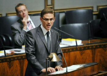 Valtiovarainministeri Jyrki Katainen nosti lähimmäisenrakkauden keskustelun keskiöön.