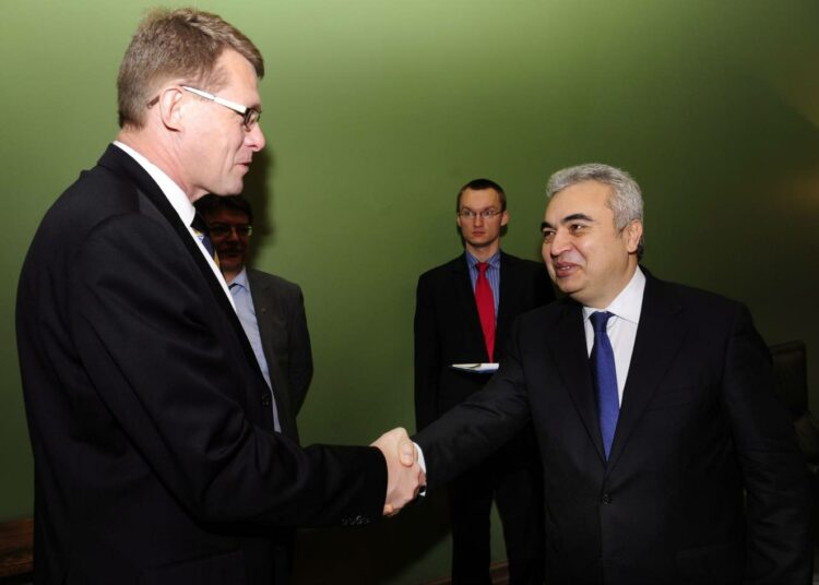 Kansainvälisen energiajärjestö IEA:n pääekonomistin Fatih Birol (oik.) tapasi Helsingissä pääministeri Matti Vanhasen.