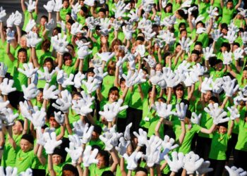 Työväen Urheiluliiton erityinen tehtävä korostuu lama-aikana. Kuva TUL:n liittojuhlasta 2009, jossa olivat mukana muiden muassa  Give Me Five -tytöt.