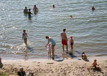 Suomen Uimaopetus- ja Hengenpelastusliitto muistuttaa, että uimaan ei saa koskaan mennä yksin - ei edes aikuisena.