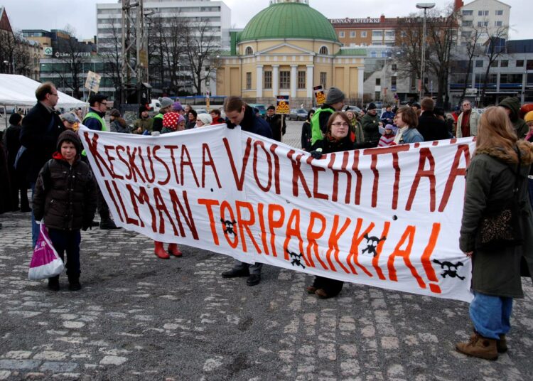 Toriparkkia vastustettiin jo vuonna 2009.