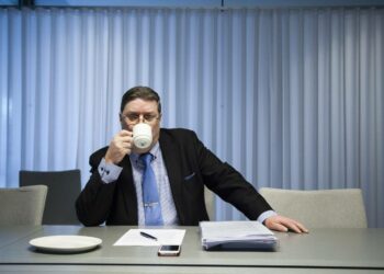 Elinkeinoelämän keskusliiton EK:n johtaja Lasse Laatunen esitteli tiistaina mallinsa koulutusvapaakiistasta.