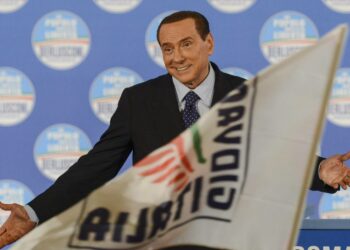 Vanha kaupparatsu Silvio Berlusconi lupaa valtion maksavan verot takaisin kansalaisille.