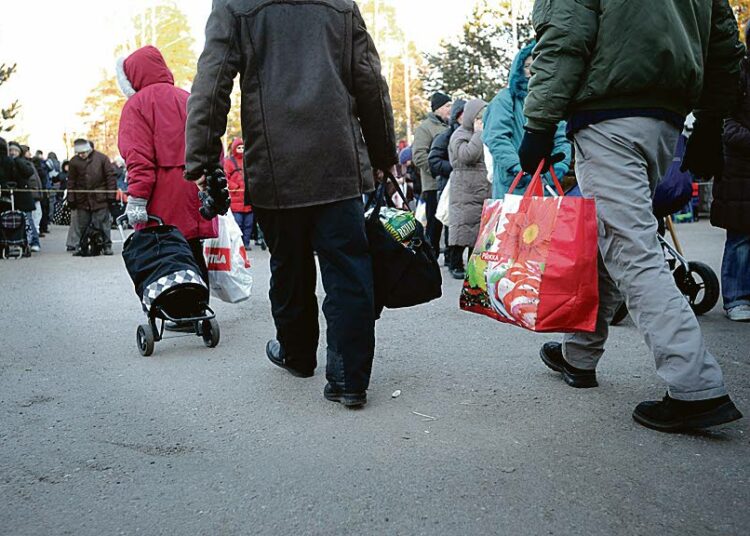 20 000 suomalaista saa viikoittain ruoka-apua, koska rahat eivät riitä ruokaan. Nyt Euroopan neuvoston sosiaalisten oikeuksien komitea on huomauttanut Suomea asiasta.