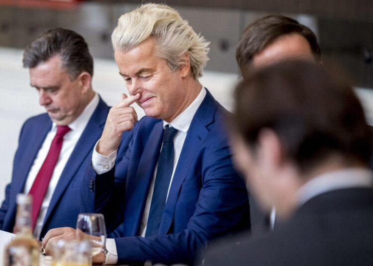 Geert Wilders vaalien jälkeen suurimpien puolueiden ja senaatin puhemiehen tapaamisessa torstaina 16. maaliskuuta.