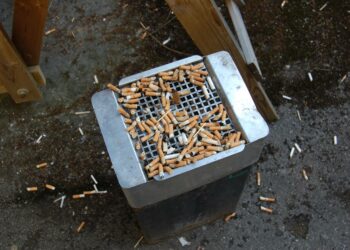 Tupakantumppia on sanottu maailman yleisimmäksi roskaksi, se on ruma ja myrkyllinen jäte.