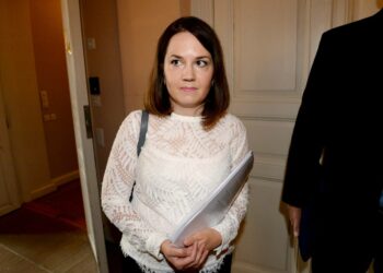 Opetusministeri Sanni Grahn-Laasonen saa huutia kasvatustieteilijä Kari Uusikylältä.