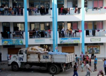 Kotinsa menettäneet palestiinalaisperheet hakeutuivat turvaan UNRWA:n ylläpitämään kouluun kesällä 2014, kun Israel pommitti Gazaa 50 päivän ajan