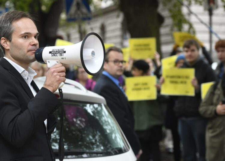 Viranomaisvastaisuuden hoidon kehittyessä, tulevaisuuden sisäministerien ei tarvitse vastata enää protestoivien kansalaisten huutoon.