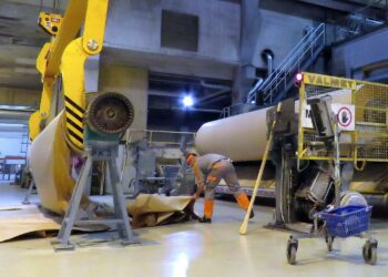 Paperiliiton hallituksen terveiset Metsäteollisuudelle: Työntekijöiden työehdot neuvottelee Paperiliitto.