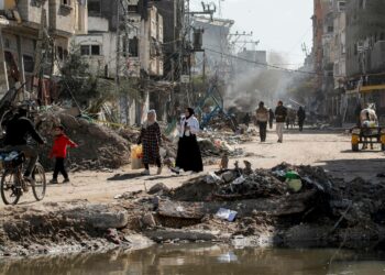 Gazan kaistalla asuu kaksi miljoonaa ihmistä, joista puolet on lapsia. Alue on raunioitunut pahoin Israelin hyökkäyksessä.