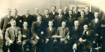 Pietarsaaren järjestyskaarti 1917. Teloitetuista kuvassa ovat alarivissä oikealla Pekka Tiihonen, hänen takanaan Emil Lind, keskellä edessä Johannes Puurunen ja toisessa rivissä kolmas oikealta Yrjö Eriksson.