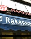Kouvolan uimahallityömaalta on palkkapuutteita mahdollisesti jopa noin 30 henkilöllä, Rakennusliitto kertoo.