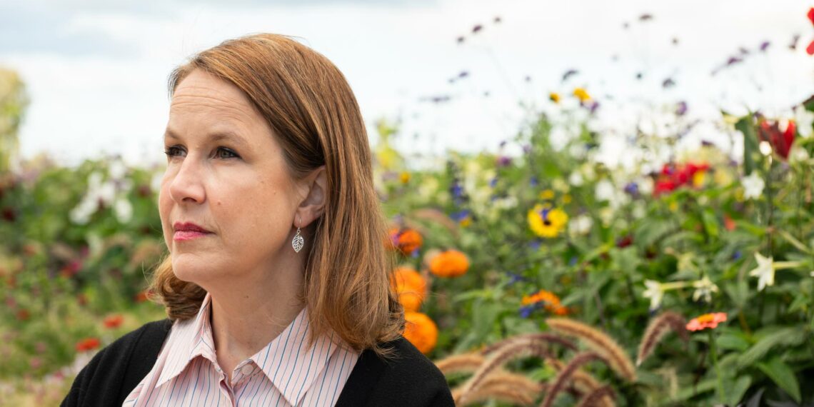 Veronika Honkasalo muistuttaa, että asiantuntijat ovat olleet selväsanaisia: ilman esimerkiksi hakkuutason maltillistamista ja hiilinielujen voimakasta vahvistamista me emme saavuta hiilineutraaliustavoitettamme. Hallitus ei tästä kuitenkaan välitä.