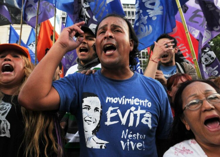 Plaza de Mayon aukiolla juhlittiin Cristina Fernándezin vaalivoittoa sunnuntaina.