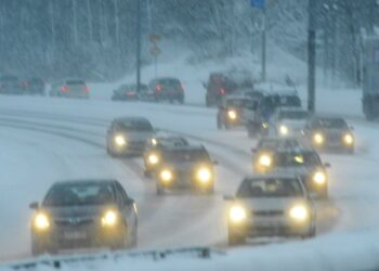 Ajokeli ja sääolot kannattaa selvittää etukäteen, Liikennevirasto kehottaa.