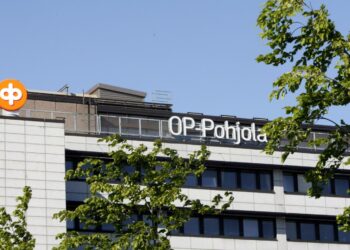 OP-Pohjola jakaa potkuja henkilökunnalleen ja uhkaa siirtyä Suomesta Viroon tai Ruotsiin pakoon rahoitusmarkkinaveroa.