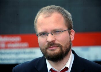Vasemmistofoorumin Teppo Eskelinen.