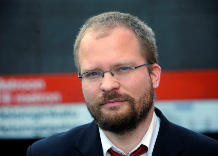 Vasemmistofoorumin Teppo Eskelinen.