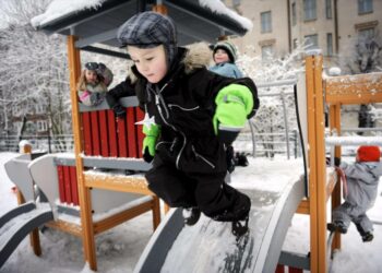 Leikki edistää pienten lasten tasapainoista kasvua, kehitystä ja oppimista