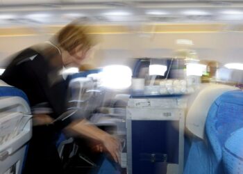 Finnair tavoittelee henkilökunnastaan 35 miljoonan euron säästöjä.