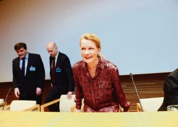 Eurooppa- ja ulkomaankauppaministeri Lenita Toivakka  ulkoministeriön kuulemistilaisuudessa EU:n ja Yhdysvaltojen välisistä kauppaneuvotteluista 11. joulukuuta.