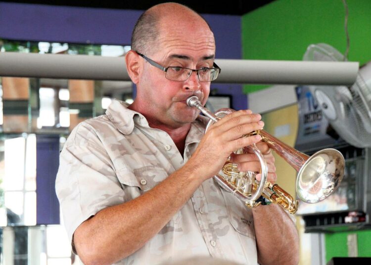 Peter Loman lähti Kuubaan soittamaan trumpettia.