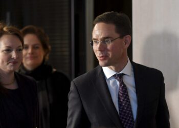 EU-komission varapuheenjohtaja Jyrki Katainen komission lounastilaisuudessa Helsingissä maanantaina.