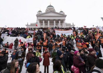 SAK:ssa arvioidaan, että joukkovoima korjasi aktiivimallia. Kuva on helmikuussa Helsingissä pidetystä Ääni työttömälle -mielenosoituksesta.