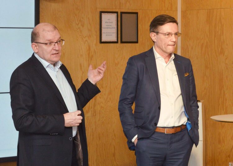 Teollisuusliiton puheenjohtaja Riku Aalto ja Teknologiateollisuuden toimitusjohtaja Jaakko Hirvola esittelivät vaalikiertueen teemoja tiistaina Helsingissä.