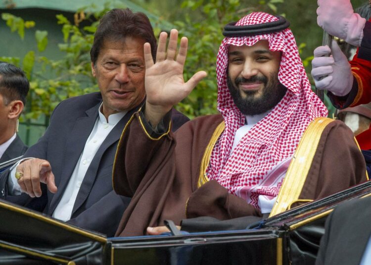 Helmikuun puolivälissä Saudi-Arabian kruununprinssi Mohammed bin Salman vieraili Pakistanissa. Vasemmalla Pakistanin pääministeri Imran Khan.