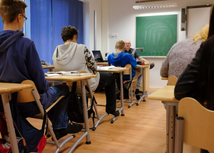 Esitys oppivelvollisuusiän pidentämisestä 18 vuoteen on tulossa lokakuussa eduskuntaan.