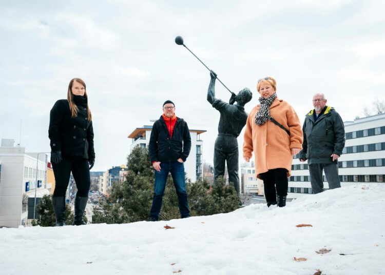 Riihimäellä vasemmistoliittolaiset ovat saaneet aikaiseksi keskustelevan kulttuurin. Mukana ovat Minna Lehtinen, Juha Hiltunen, Erja Hirviniemi ja Veikko Väänänen.