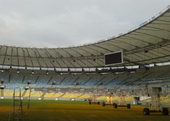 Miesten jalkapallon maailmanmestaruuksia ratkottiin Rio de Janeiron Maracanan stadionilla 2014. Naisten MM-lopputurnaus pelataan Brasiliassa ja koko Etelä-Amerikassa ensimmäistä kertaa vuonna 2027.