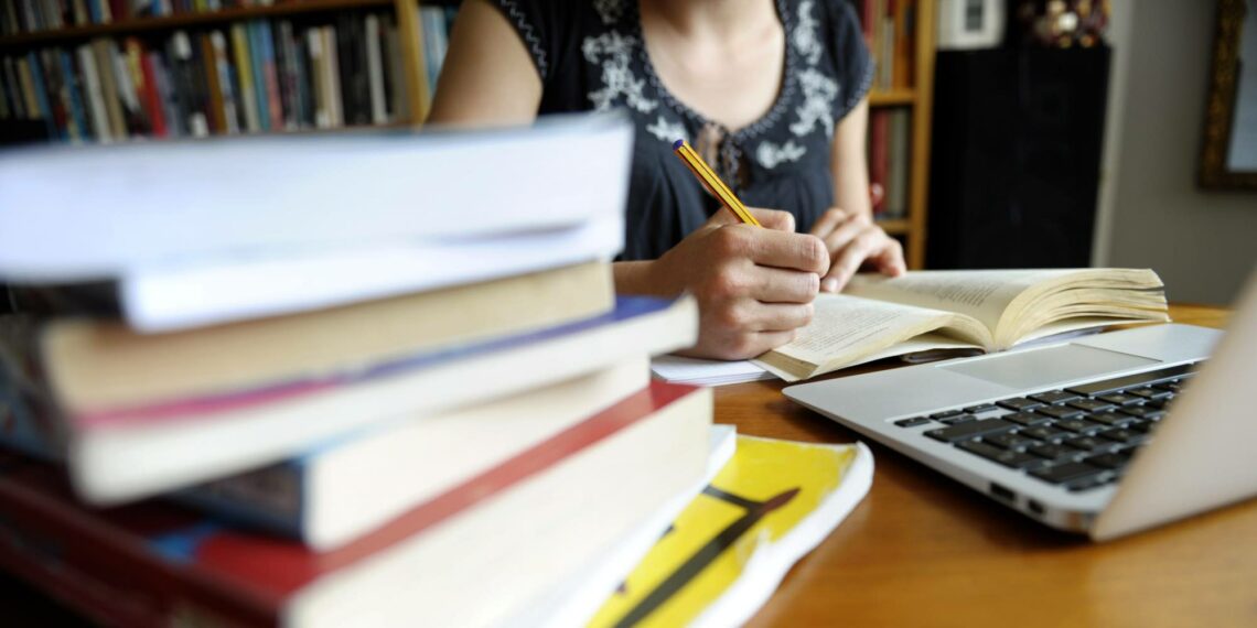 Laboren analyysi osoittaa, että koulutus on edelleen vahva yksilöllinen ja yhteiskunnallinen investointi.