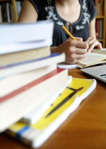 Laboren analyysi osoittaa, että koulutus on edelleen vahva yksilöllinen ja yhteiskunnallinen investointi.