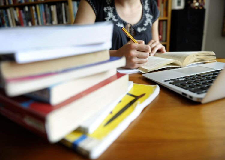 Laboren analyysi osoittaa, että koulutus on edelleen vahva yksilöllinen ja yhteiskunnallinen investointi.