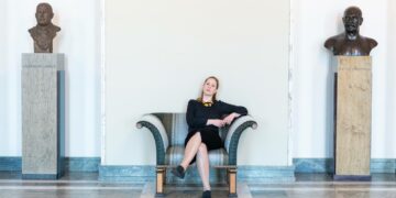 Hanna Sarkkinen on filosofian maisteri ja juuri valmistunut työn ohella tehdyistä johtamisen ylemmän ammattikorkeakoulututkinnon opinnoista.